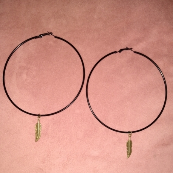 Katta Huge 4" Black Hoop Earrings Bohemian Feather Charm Big Hoops Oversized XL - Picture 3 of 9